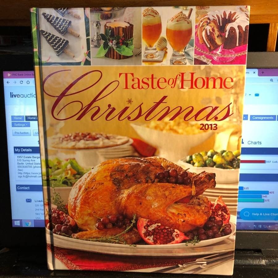 Taste of Home's Christmas 2013 Recipes Hardcover.... (1 of 2)