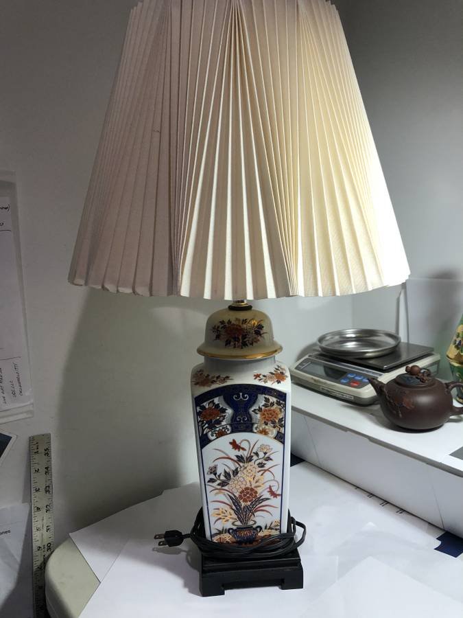 Vintage Asian End Table Lamp Preowned from an Estate... (1 of 5)