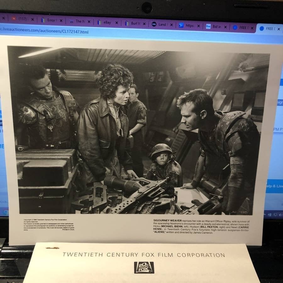 ALIENS 20th Century Fox 8x10 Photograph in VG Condition: ALIENS 20th Century Fox 8x10 Photograph in VG Condition. $5 DOMESTIC SHIPPING
