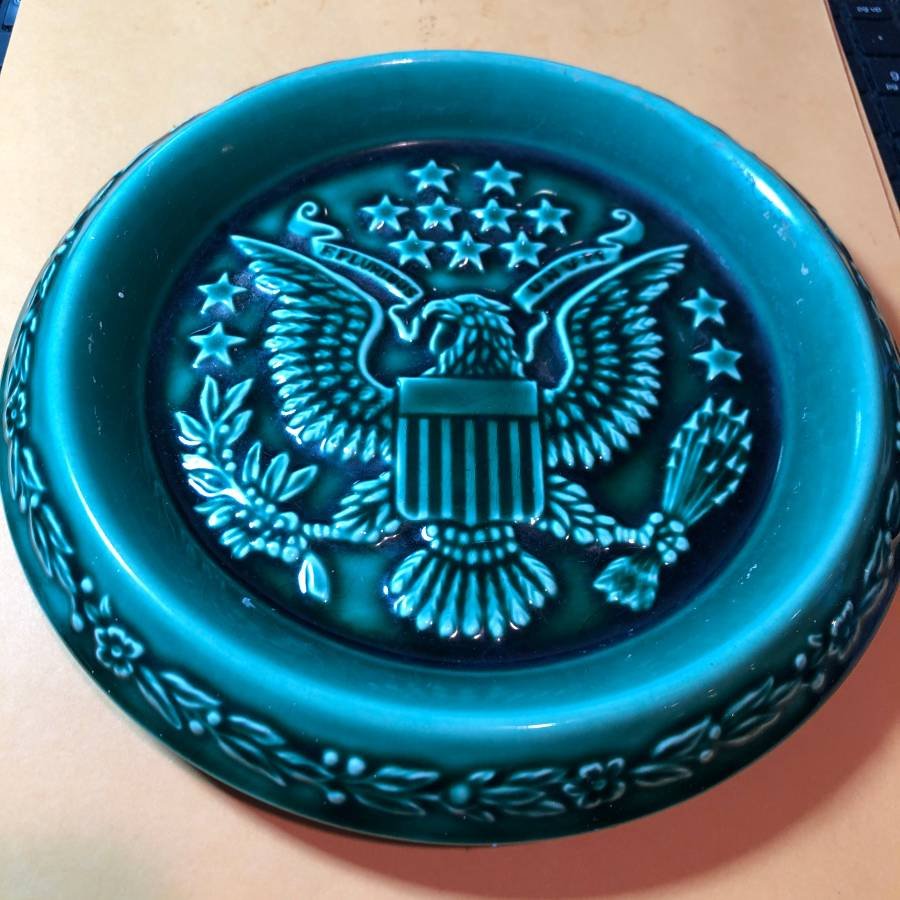 Vintage Pottery Ashtray "E Pluribus Unum" Eagle Green C: Vintage Pottery Ashtray "E Pluribus Unum" Eagle Green Color Preowned from an Estate. $10 Domestic Shipping.