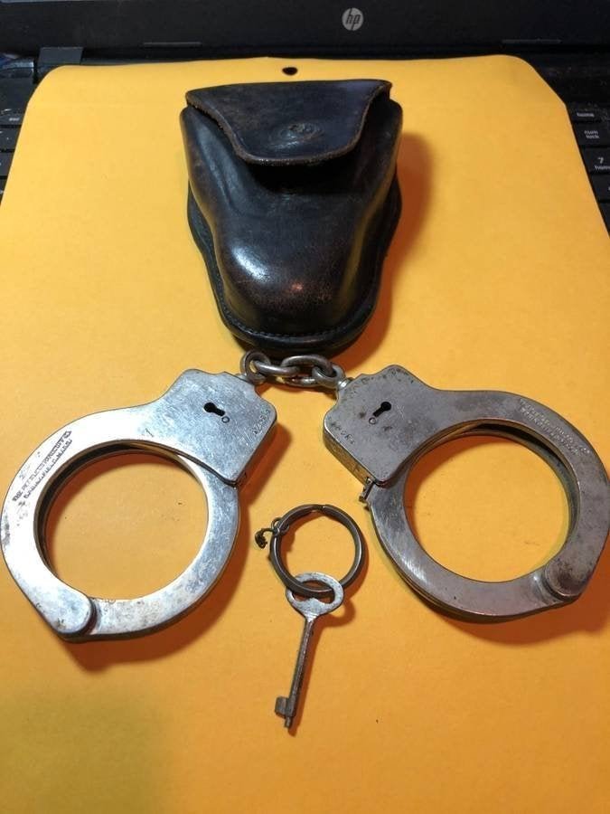 Antique Peerless Handcuff Manufactured By Smith&Wesson (1 of 5)