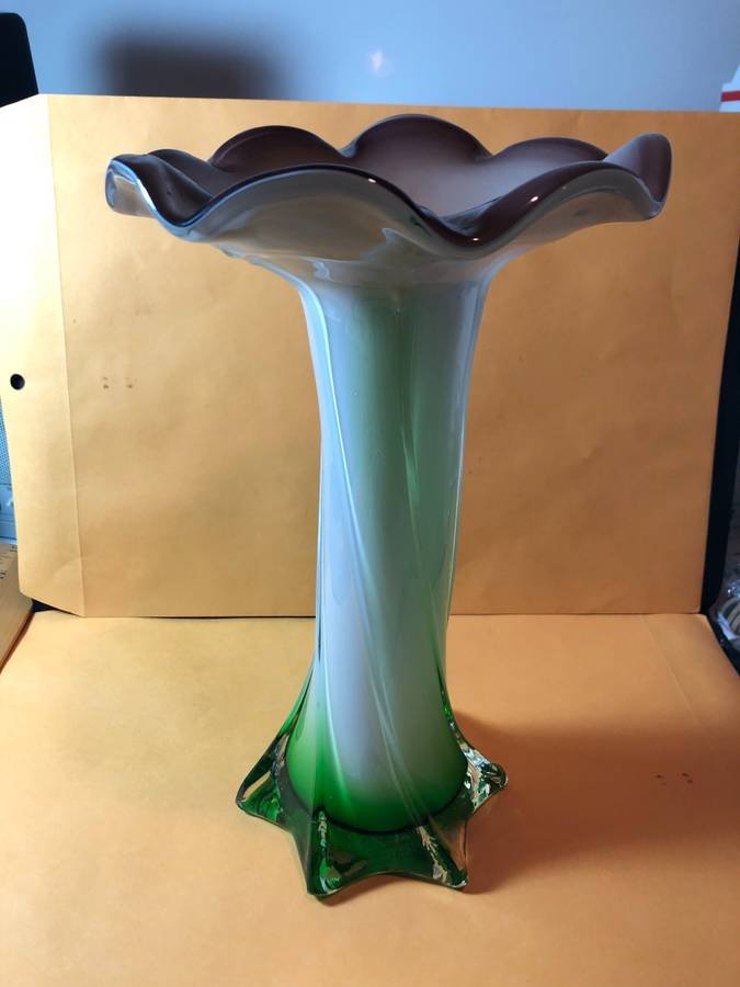 Murano Style Hand Blown Art Glass Vase Scalloped Edge.. (1 of 4)