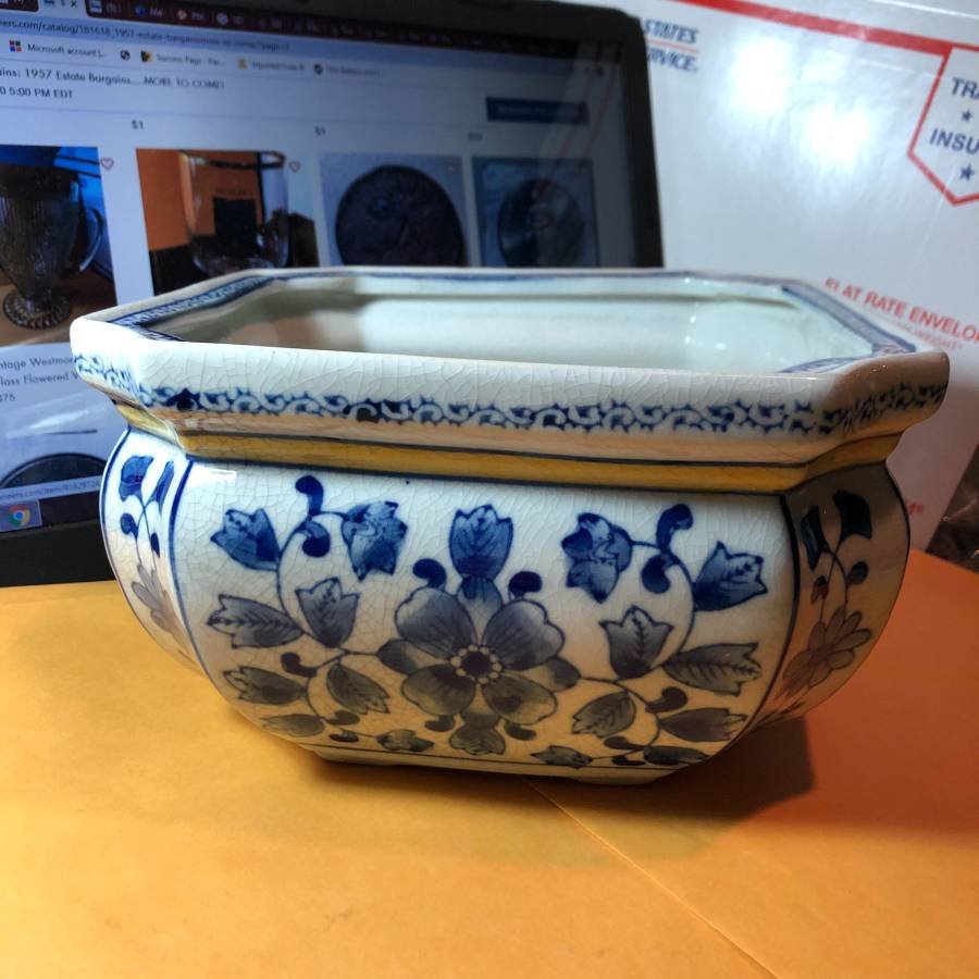 Chinese Export Jardiniere/Planter Preowned from Estate (1 of 5)