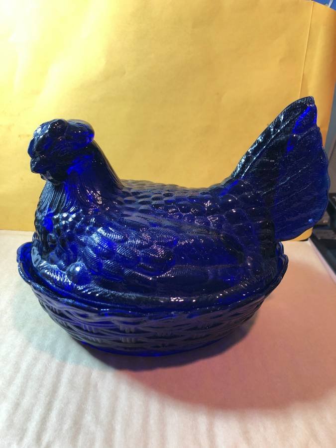 Vtg Blue Glass 8.5" Hen on Nest Covered Trinket Bowl: Vintage Blue Glass 8.5" Hen on Nest Covered Trinket Bowl / Candy Dish / Basket Preowned from an Estate as Pictured. $15.00 Domestic Shipping.