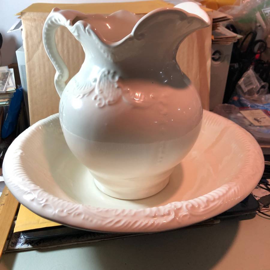 Vtg Large Wash Basin 15" w/White Pitcher 11" Preowned..: Vintage Large Wash Basin 15" w/White Pitcher 11" Preowned from an Estate.(Heavy Set) $20.00 Domestic Shipping.