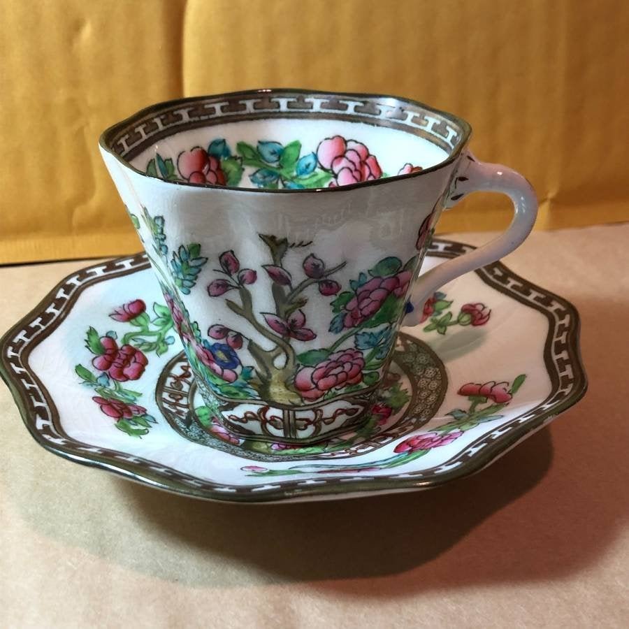 VINTAGE COALPORT ENGLAND ESPRESSO/TEA CUP & SAUCER SET: VINTAGE COALPORT ENGLAND ESPRESSO/TEA CUP & SAUCER SET PREOWNED FROM AN ESTATE IN GOOD CONDITION. $7.00 DOMESTIC SHIPPING.