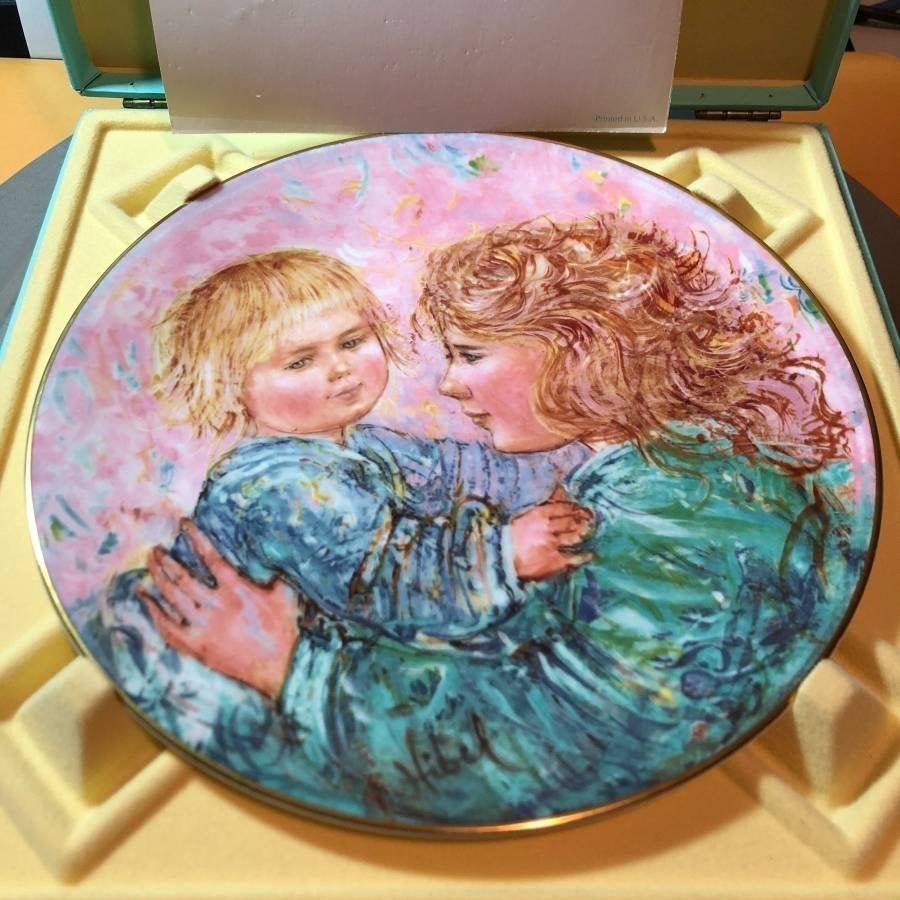 Edna Hibel Plate "Kathleen & Child" Royal Doulton 1981: Edna Hibel Plate "Kathleen & Child" Royal Doulton 1981 Limited Edition Collectible In Original Box as Pictured. $10.00 Domestic Shipping.