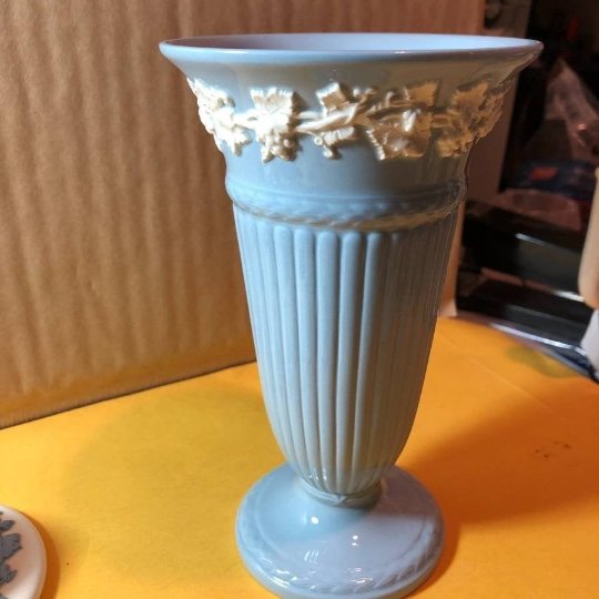 Vtg Wedgwood Vase 6.50" Tall Preowned from an Estate..: Vintage Wedgwood Vase 6.50" Tall Preowned from an Estate as Pictured. FREE DOMESTIC SHIPPING!