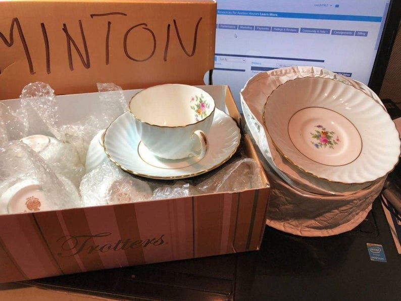 7-Vtg MINTON "DAWN" Blue Border Pattern Cup & Saucers.. (1 of 4)