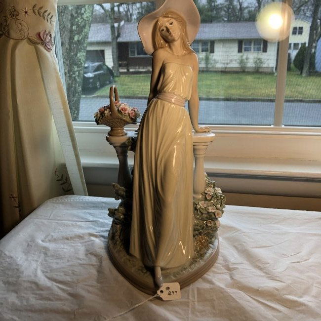 Vtg Large 14" Tall LLADRO Figurine Lady with Flowers... (1 of 4)