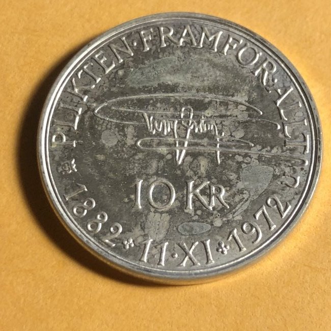 Sweden 1972 AU/Uncirculated Silver 10 Kronor Coin....: Sweden 1972 AU/Uncirculated Silver 10 Kronor Coin Subject-90th Birthday of Gustaf VI Adolph as Pictured. $4.00 Domestic Shipping.
