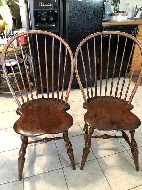 Pair of 2 "Dr Dimes" Vintage Loop Back Windsor Chairs.. (1 of 4)