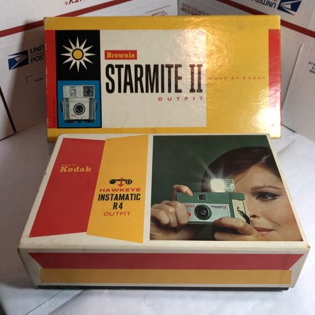 Vtg 1960's Kodak Brownie "Starmite II" Camera & Kodak (1 of 4)