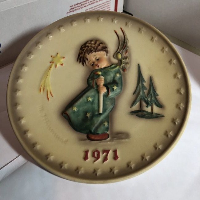 M.J Goebel Hummel Heavenly Angel 1971 Plate 1st Edition (1 of 4)