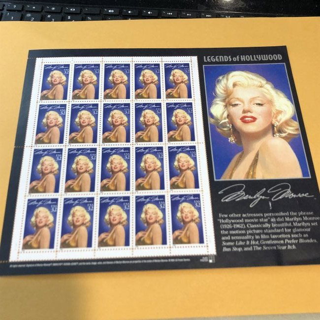 MARILYN MONROE STAMP SHEET AT FACE VALUE & FREE SHIP... (1 of 2)