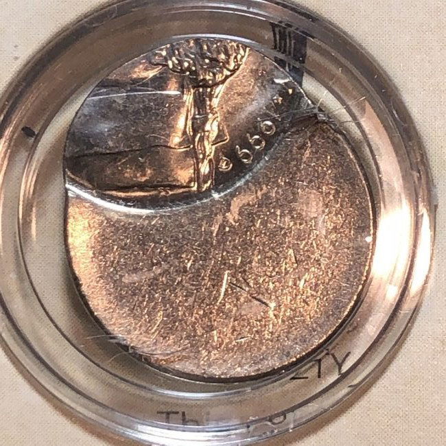 1999-D CHOICE BU OFF CENTER JEFFERSON NICKEL ERROR COIN: 1999-D CHOICE BU OFF CENTER JEFFERSON NICKEL ERROR COIN AS PICTURED. $4.00 Domestic Shipping.