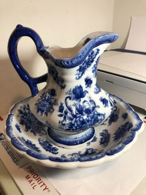 Vtg Cracker Barrel Blue/White Porcelain Pitcher & Basin (1 of 8)
