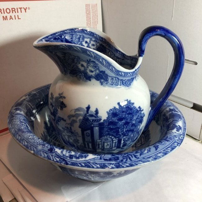 Vtg Victoria Ware Ironstone Flow Blue Large Pitcher 9". (1 of 6)