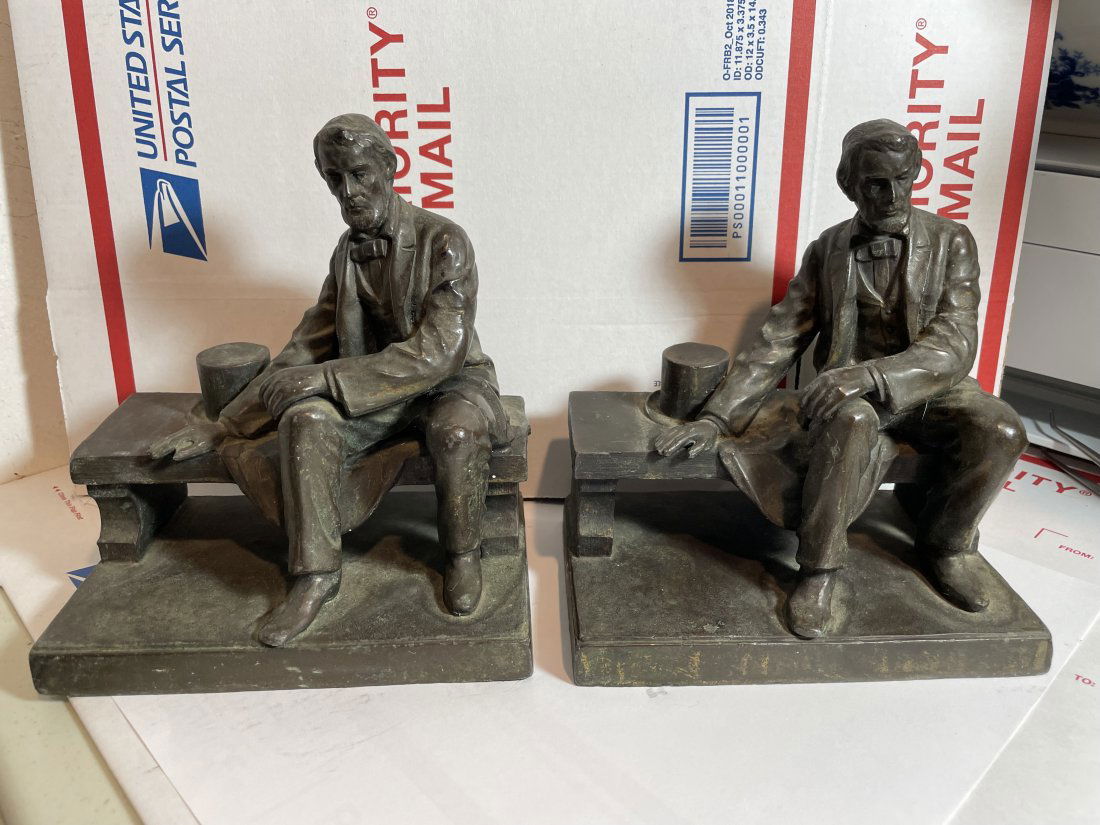 Pair of Matching Abraham Lincoln Bronze Bookends.. (1 of 10)