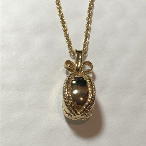 Vintage Joan Rivers Goldtone Egg Pendant w/30" Necklace (1 of 2)