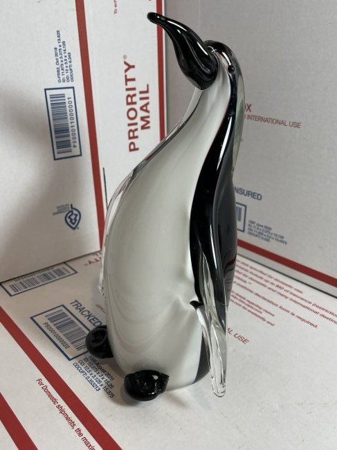 Vtg Murano Style Art Glass Upright Black/White Penguin,: Vintage Murano Style Art Glass Upright Black & White Penguin 8.75" Tall Preowned from an Estate in Good Sound Condition as Pictured. $15 Domestic Shipping.