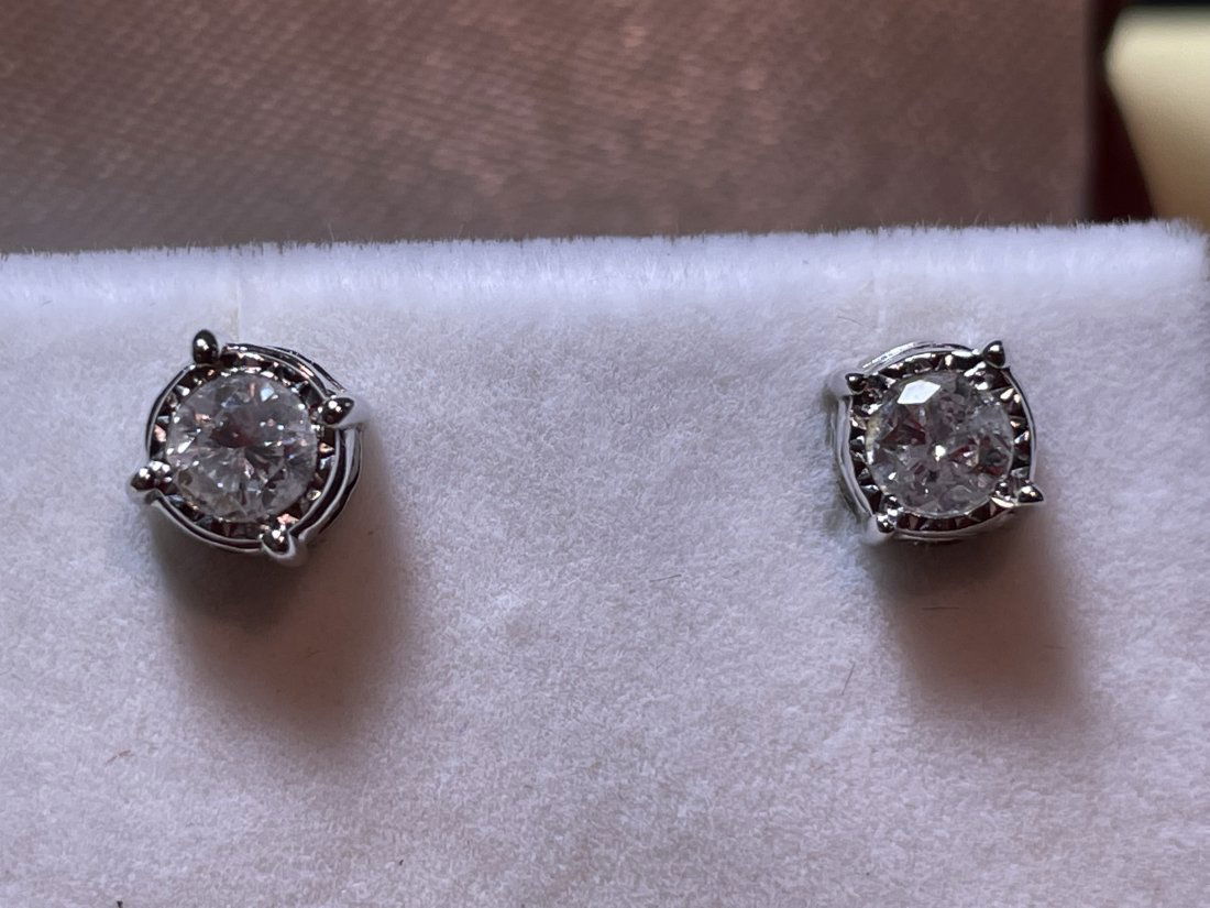 Vtg 14K White Gold Diamond Stud Earrings w/Push Backs (1 of 4)