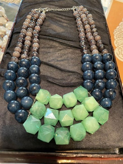 Vintage Fashion Choker Lucite Bead Necklace 16"-17" Adj (1 of 3)