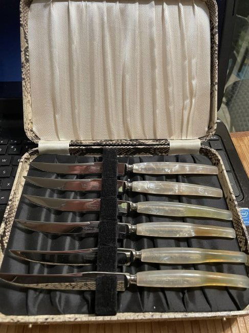 Vtg Manor House Sheffield England Pearl Handle Knives.. (1 of 4)