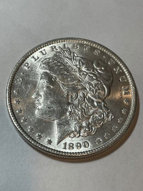 1890-P UNCIRCULATED CONDITION MORGAN SILVER DOLLAR (1 of 2)