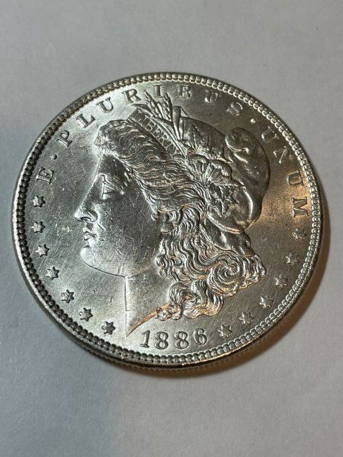 1886-P UNCIRCULATED CONDITION CLEANED MORGAN SILVER $1 (1 of 2)