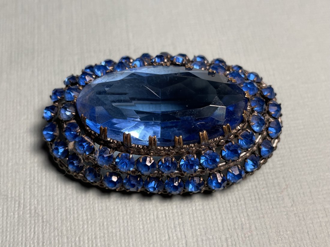 Antique Oval Blue Crystal Pin/Brooch Made in Austria...: Antique Oval Blue Crystal/Rhinestone Pin/Brooch Made in Austria Preowned from an Estate as Pictured. FREE Domestic Shipping.