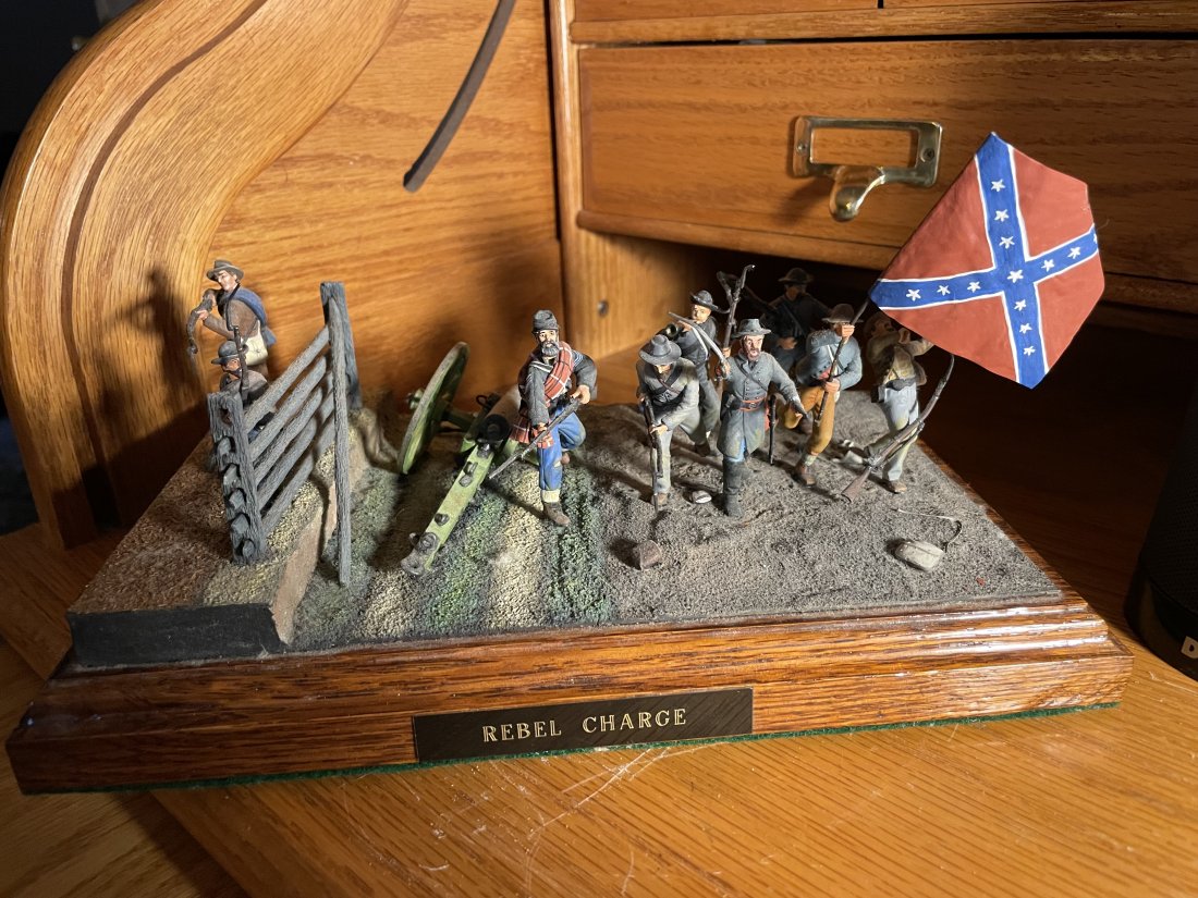 Rebel Charge Confederate Battle Scene Mounted on 6x10": Rebel Charge Confederate Battle Scene Mounted on a 6"x10" Wooden Slab Preowned from an Estate in VG Condition. FREE Domestic Shipping.