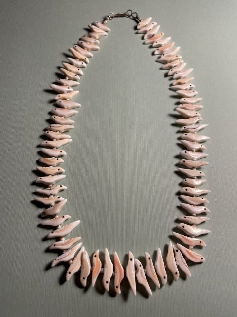 Native American Zuni 18" ANGEL SKIN CORAL Bird Necklace: Vintage Native American Zuni 18" ANGEL SKIN CORAL Carved Bird Fetish Necklace in VG Preowned Condition Hardly Ever Worn. FREE Domestic Shipping.