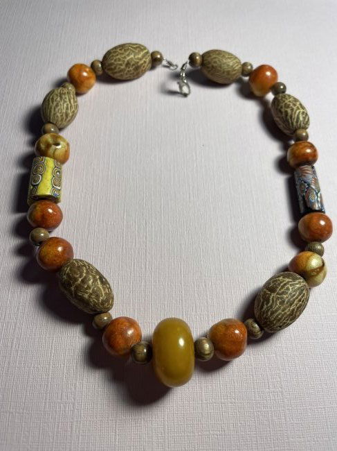 Vtg 18" Preowned Nut Bead Amber/Copal Fashion Necklace. (1 of 3)
