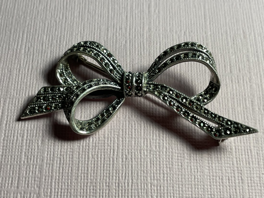 Vintage Sterling Silver Marcasite Pin/Brooch in VG...: Vintage Sterling Silver Marcasite Pin/Brooch in VG Preowned Condition as Pictured. FREE Domestic Shipping