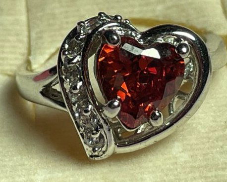 Vtg Heart Shaped Garnet & Diamond 14k W/G Ring 2.6 DWT (1 of 6)