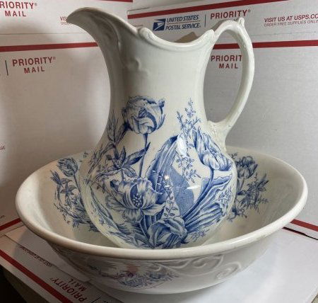 Antique Tulip Transferware Wash Basin & Pitcher in Good Condition (1 of 9)