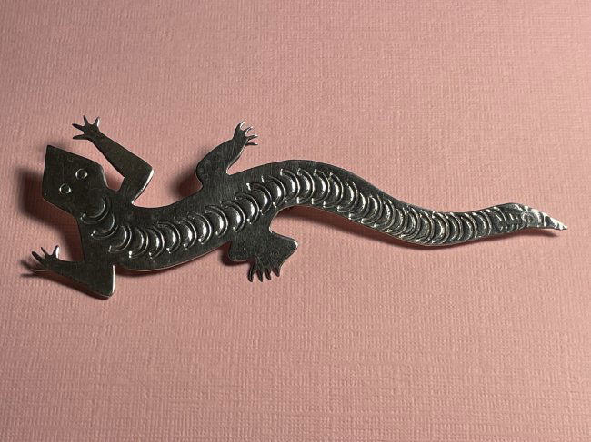 Signed G. Nelson Native American Indian Sterling Silver Large Hand Cut Lizard Pin.. (1 of 6)