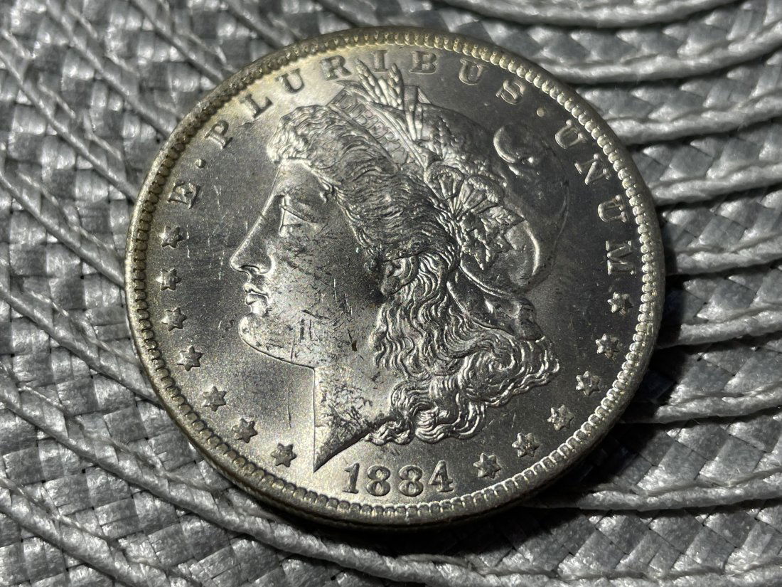 1884-O Uncirculated Condition Morgan Silver Dollar as Pictured. (1 of 2)