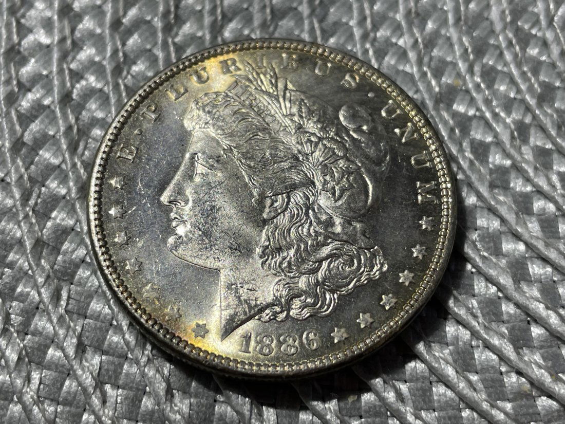 1886-P Uncirculated Condition Morgan Silver Dollar as Pictured. (1 of 2)