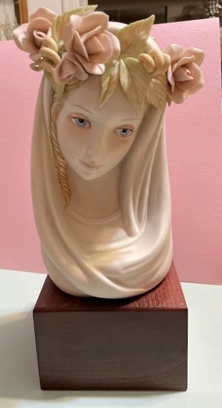 Vintage CYBIS Porcelain Madonna Angelica Bust Figurine in VG Preowned Condition 11" Tall.: Vintage CYBIS Porcelain Madonna Angelica Bust Figurine in VG Preowned Condition 11" Tall. (All Flowers are Perfect). $20 Domestic Shipping. No International Shipping.