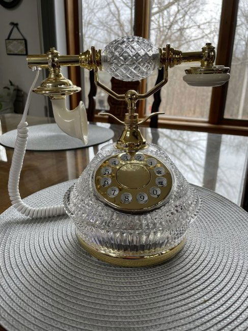 Vtg 1980's Crystal Gold Toned Princess Style Push Button Phone in Never Used Condition (1 of 4)