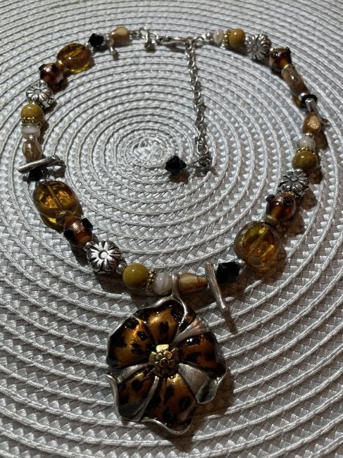 Vintage Chico's Bead w/Pendant Fashion Adjustable Necklace in VG Preowned Condition.: Vintage Chico's Bead w/Pendant Fashion Adjustable Necklace in VG Preowned Condition. $5 Domestic Shipping. $25 International Shipping.