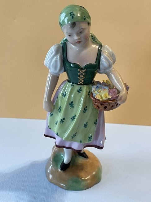 Vintage Herend Girl w/Flowers In Basket 5" Tall Older Base Stamp/Marking...: Vintage Herend Girl w/Flowers In Basket 5" Tall Older Stamp Version in VG Preowned Condition. $7.00 Domestic Shipping. $25 International Shipping.