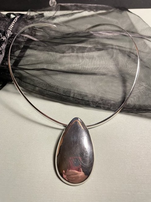 Vintage Sterling Silver Choker w/Pear Shaped Pendant in Hardly Worn Preowned Condition: Vintage Sterling Silver Choker w/Pear Shaped Pendant in Hardly Worn Preowned Condition. $5 Domestic Shipping. $25 International Shipping.