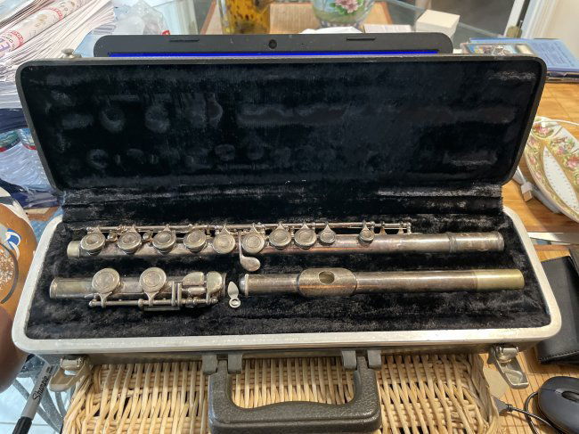 Vintage Mid-1960's Selmer Bundy Silver Plated Flute Tarnished Serial #434491... (1 of 6)