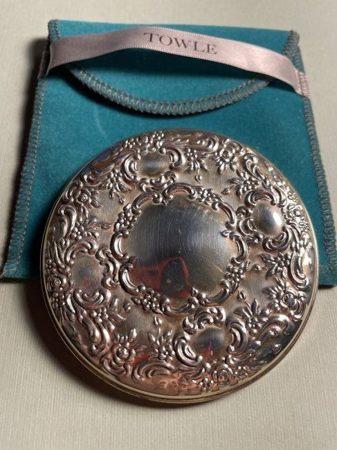 Vtg Towle Sterling Silver Repousse Purse Pocket Hand Mirror w/Pouch in VG Condition (1 of 3)