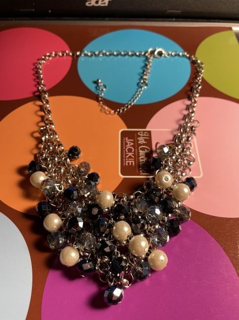 Fashion Jewelry Crystal/Pearl Necklace 16-22" Adjustable Silver-tone Color in VG Condition (1 of 3)