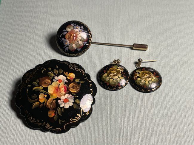 Vintage Russian Hand Painted Lacquered Flower Signed Jewelry Set. (1 of 3)