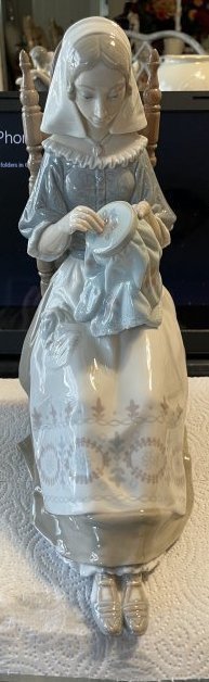 Vtg Lladro Spain Lady Seated Embroidery Figurine 11.25" Tall in Good Preowned Condition: Vintage Lladro Spain Lady Seated Embroidery Figurine 11.25" Tall in Good Preowned Condition. FREE DOMESTIC SHIPPING.